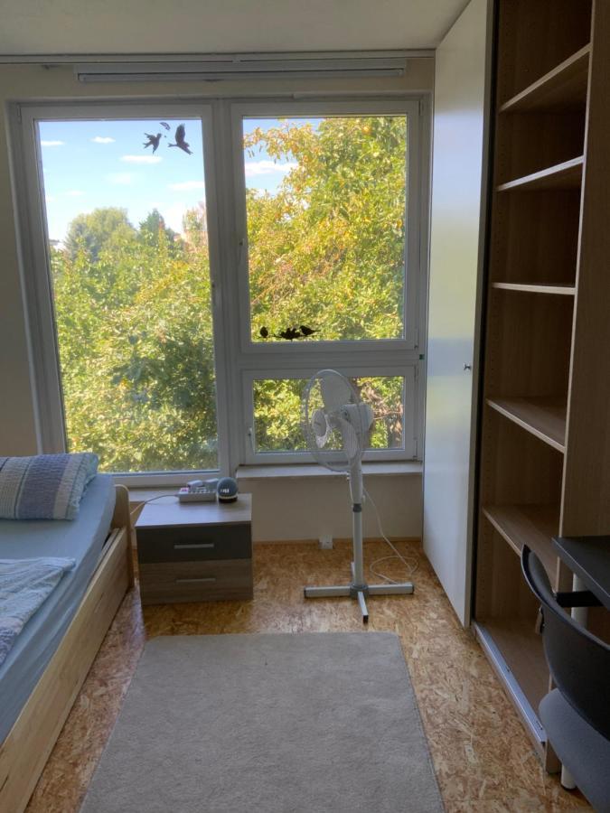 Ferien/ Monteurzimmer Mit Gemeinsam Wozi, Kue, Bad, Wlan มัคเดอบวร์ก ภายนอก รูปภาพ